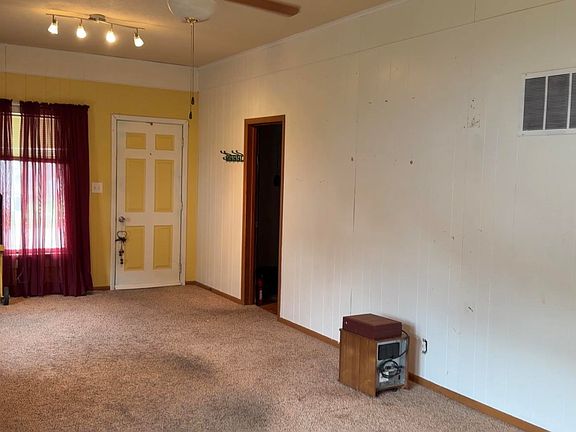 2nd image of 1006 Curtis St