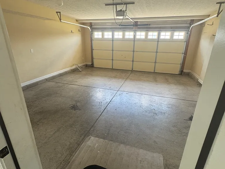 111 Castanet Ct — Photo 15