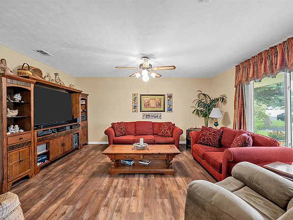 4th image of 9609 Fair Cir