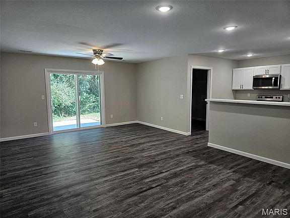 3rd image of 403 Daniel Ct