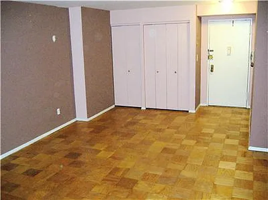 Sold by R New York | media 27