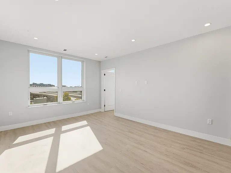 Skylar Lofts JC — Photo 49