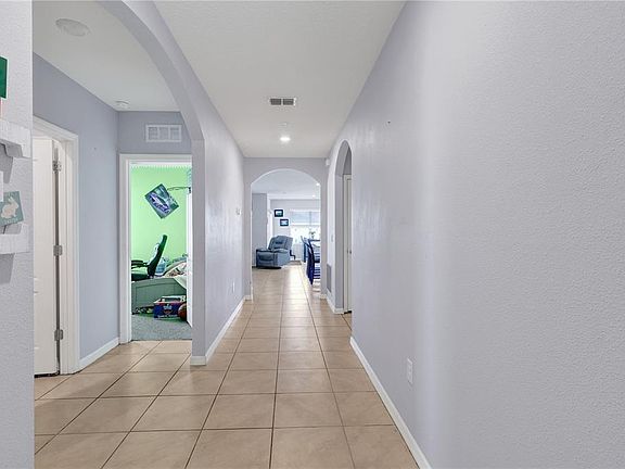3rd image of 5709 Shaker Palm Pl