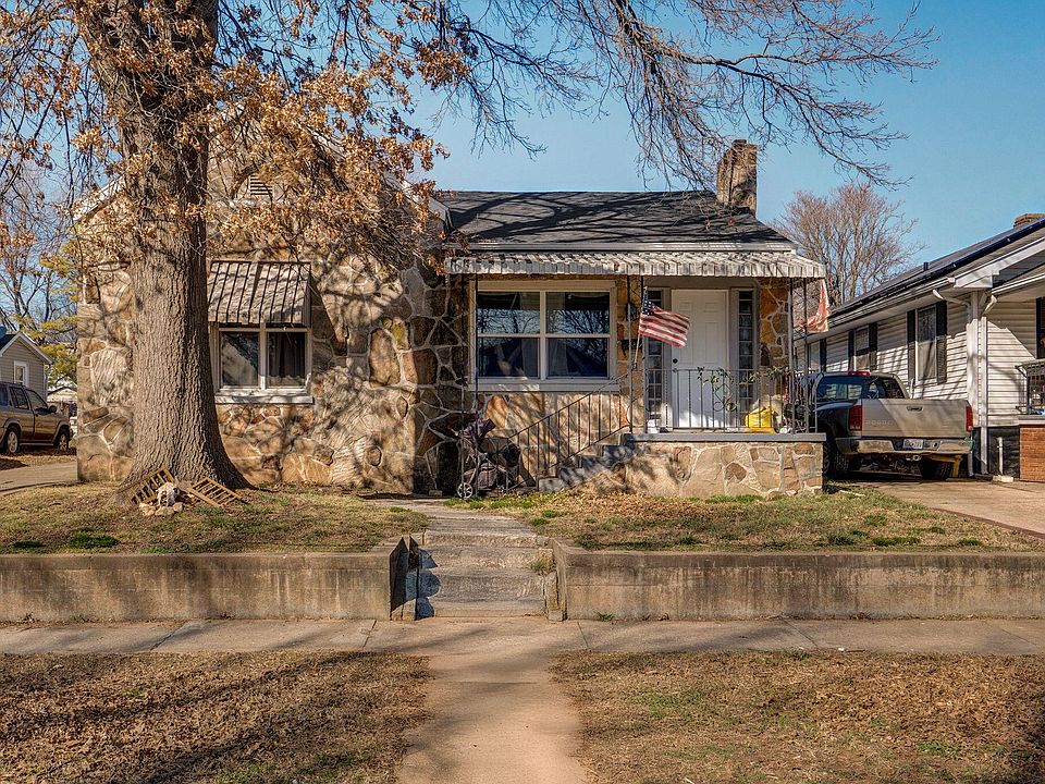 1st image of 723 W Webster Street