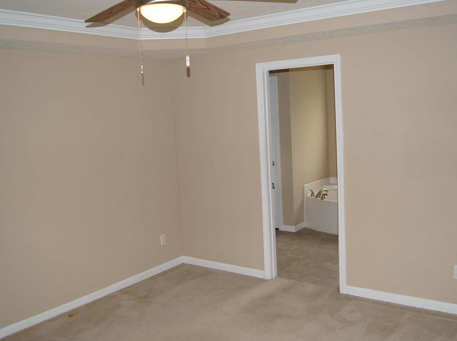 3 bed, 1600 sqft, $1,700 — Photo 3