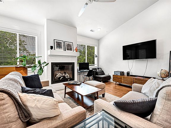 2nd image of 118 NE Briartown Mews