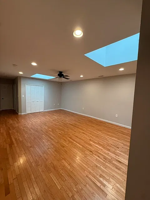 2 bed, 976 sqft, $3,050 — Photo 2