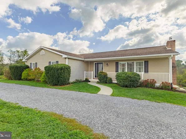 3691 W Weaver Rd, Greencastle, PA 17225