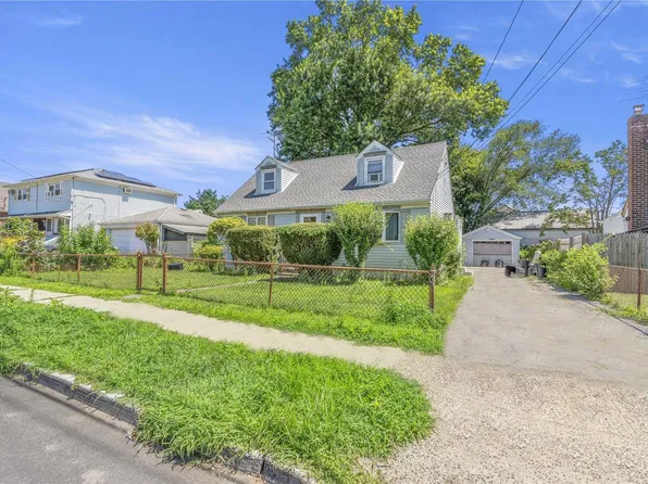 307 Maple Avenue, Uniondale, NY 11553