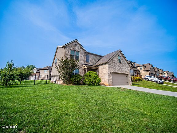 2nd image of 9902 Winding Hill Ln