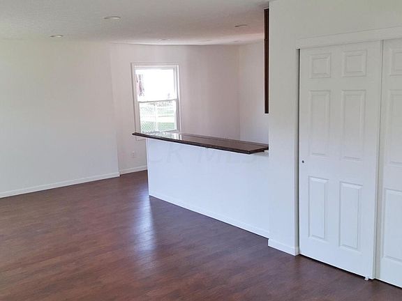 4th image of 10 Marvin Ln