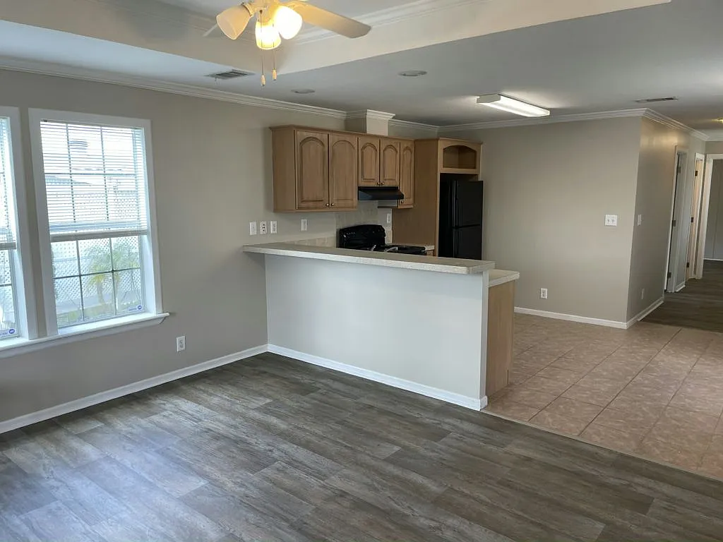 2 bed, 1.0 bath, 832 sqft, $1,599 — Photo 2