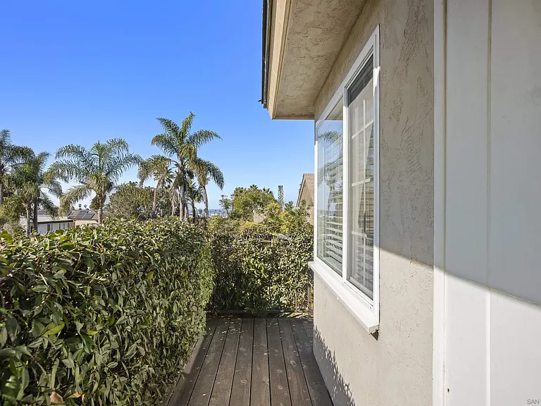 4614 Saratoga Ave — Photo 9