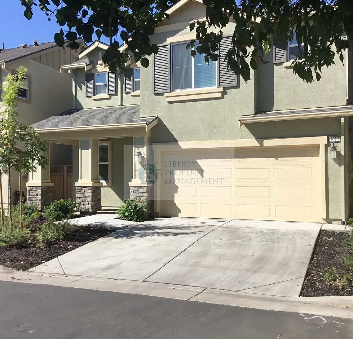 3 bed, 2.5 bath, 1691 sqft, $2,495 — Photo 1