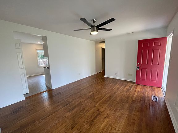 Living area with ceiling fan
