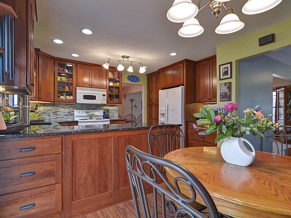 3rd image of 20854 Burgandy Dr