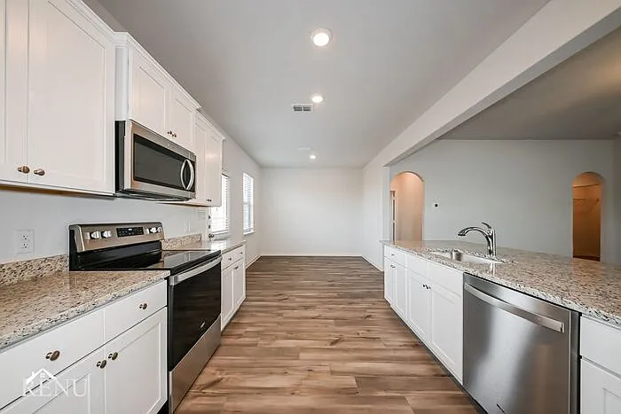 4 bed, 2.0 bath, 1803 sqft, $2,200 — Photo 2