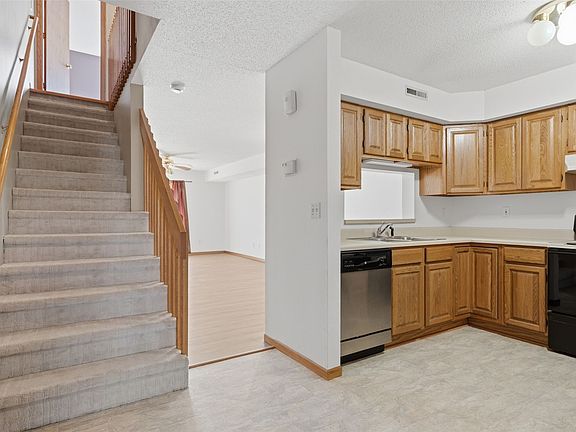 5th image of 939 Grand Avenue Ct