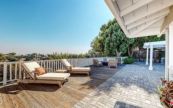 3rd image of 2050 Linda Flora Dr