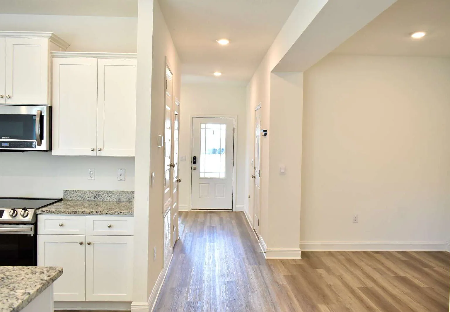 5 bed, 3.0 bath, 2232 sqft, $3,000 — Photo 2