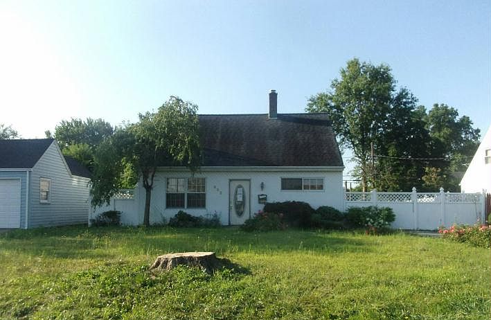 2nd image of 652 Dryden St