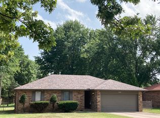 1030 W McGee St, Springfield, MO 65807