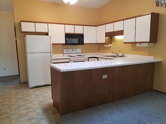 Kitchen with Peninsula for Eating