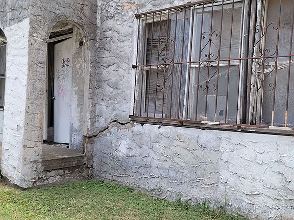 3rd image of 1509 S Hackberry St