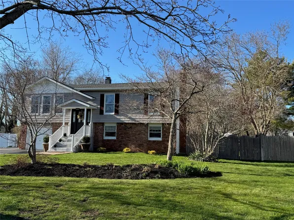 5 Humming Lane, Coram, NY 11727