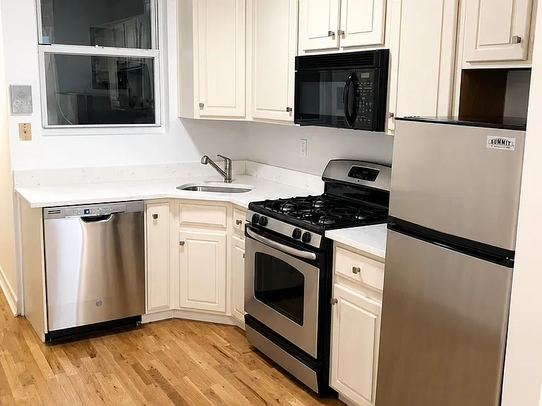 786 Amsterdam Ave #3S — Photo 2