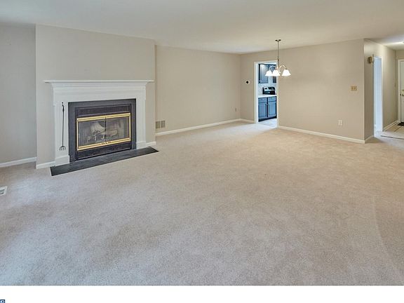 5th image of 224 Woodhill Ct