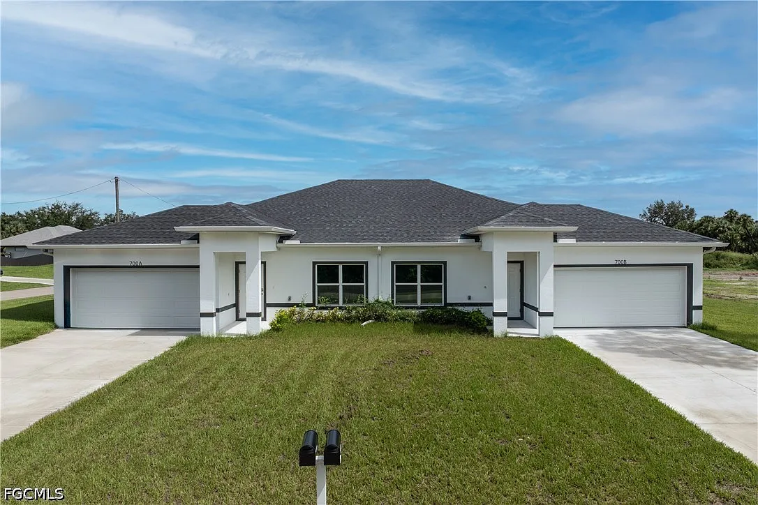 3 bed, 2.0 bath, 1197 sqft, $1,700 — Photo 1