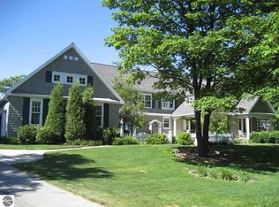 830 Crystal Downs Dr, Frankfort, MI 49635