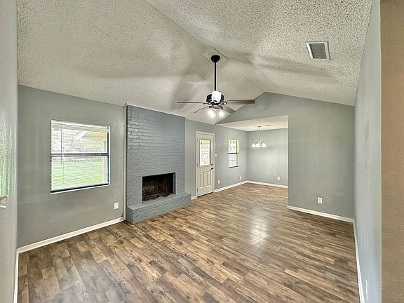 2nd image of 1609 Shady Ln