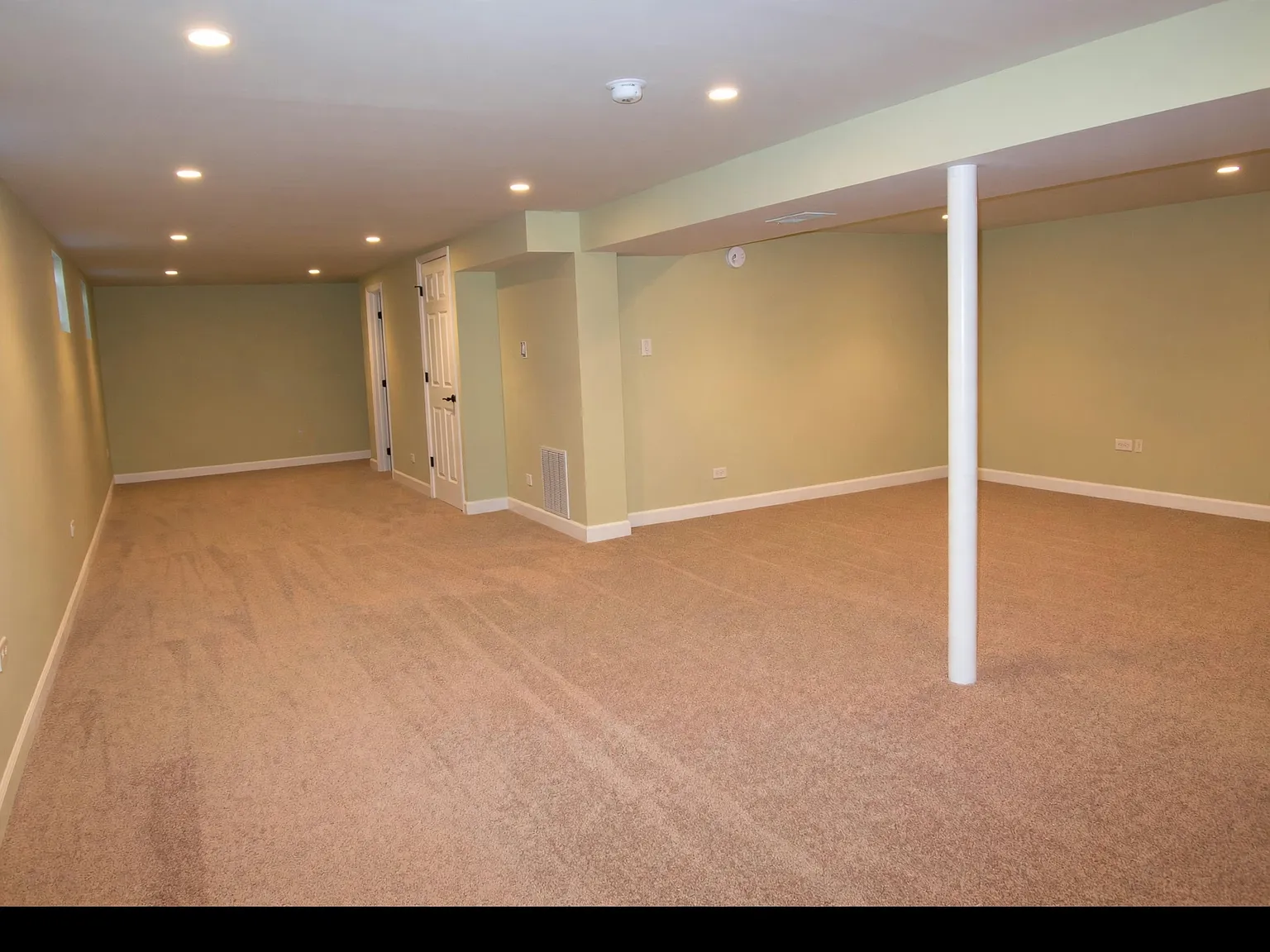 4 bed, 1.5 bath, 1600 sqft, $2,600 — Photo 3
