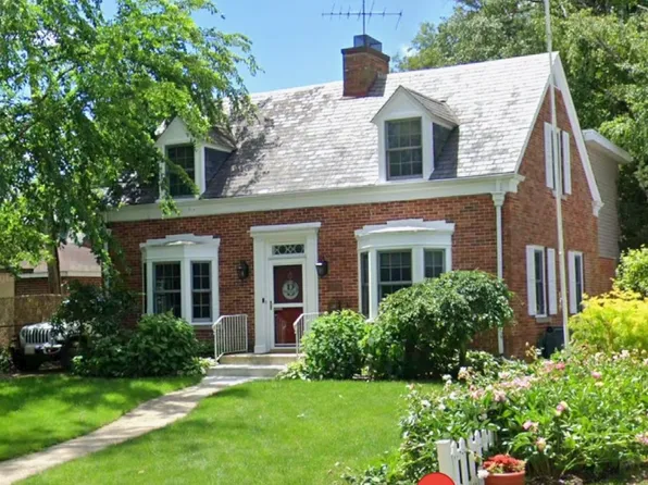 1114 Douglas Ct, Waukegan, IL 60085