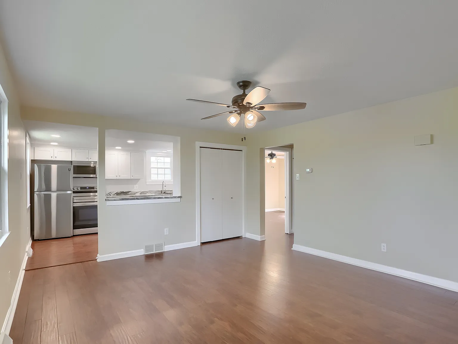 2 bed, 792 sqft, $1,500 — Photo 3