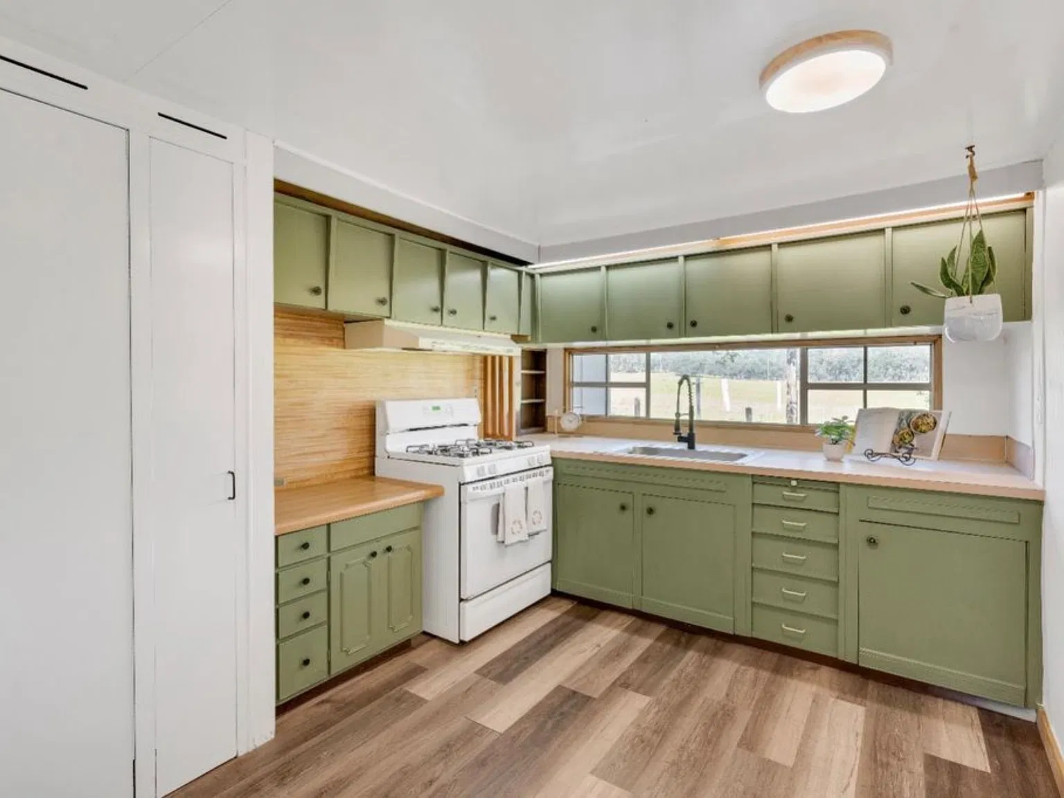 1 bed, 940 sqft, $1,500 — Photo 4