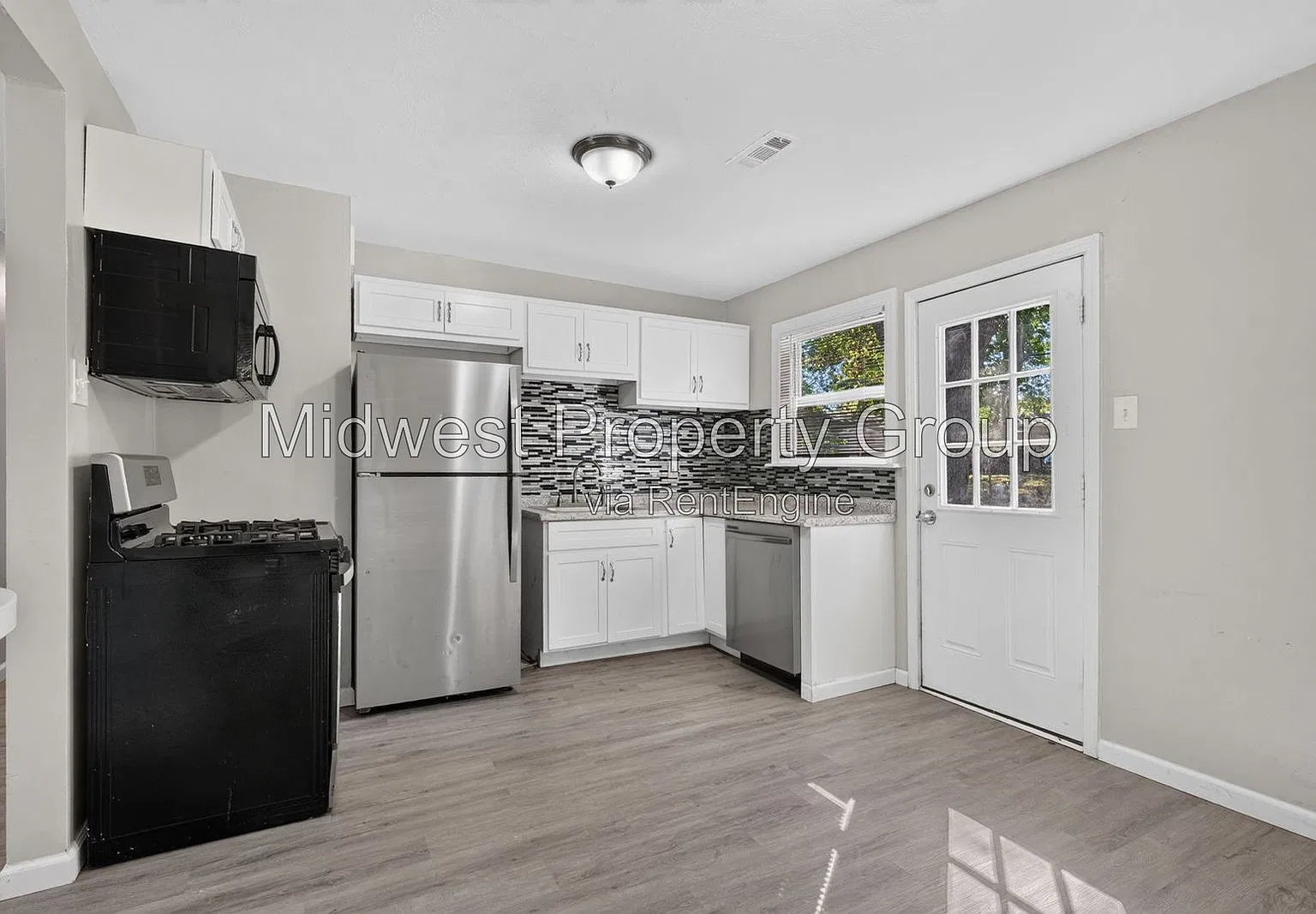 3 bed, 1.0 bath, 864 sqft, $1,420 — Photo 4