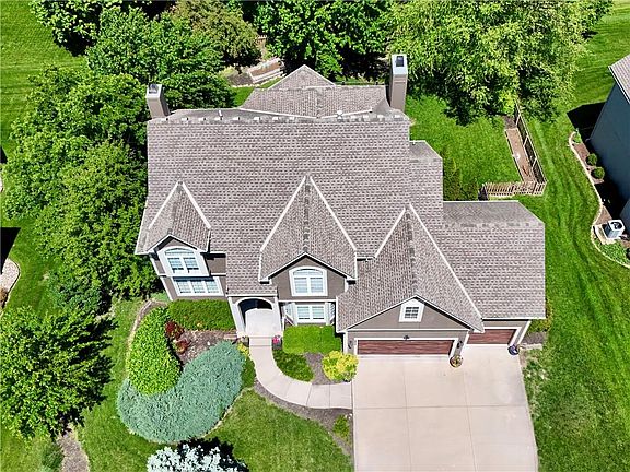 4th image of 2612 SW Wintercreek Dr