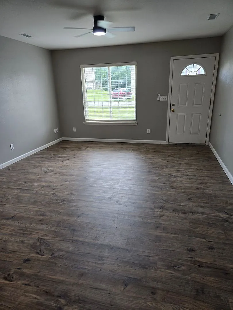 Building Photo - 413 Shade Tree Ln