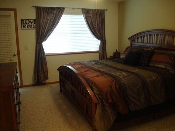 5th image of 1805 N 176th Ct