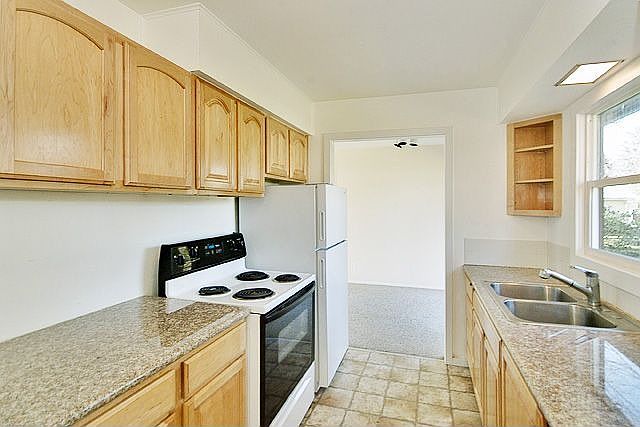 2nd image of 1415 SE Walnut St