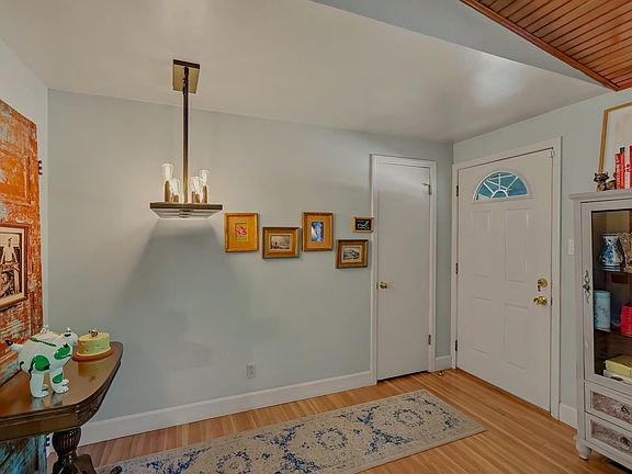 4th image of 2809 Alvarado Dr NE