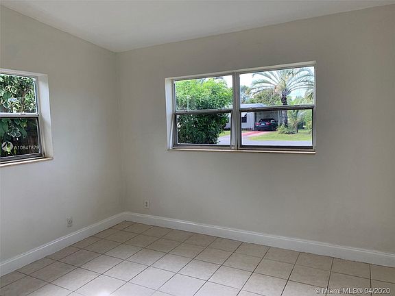 3rd image of 2316 NE 4th Ct