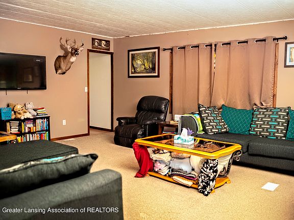 2nd image of 8482 Willow Dr