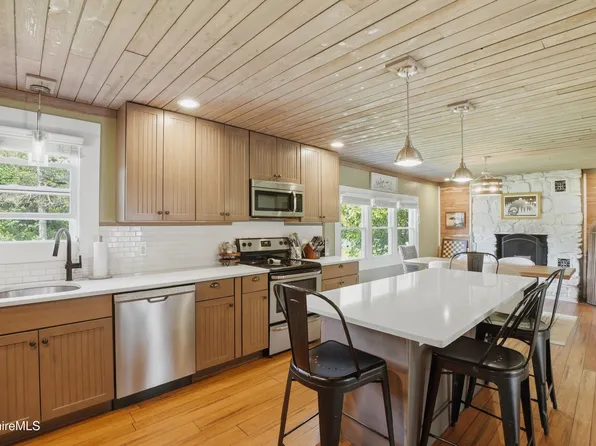 491 Main Rd, Savoy, MA 01256