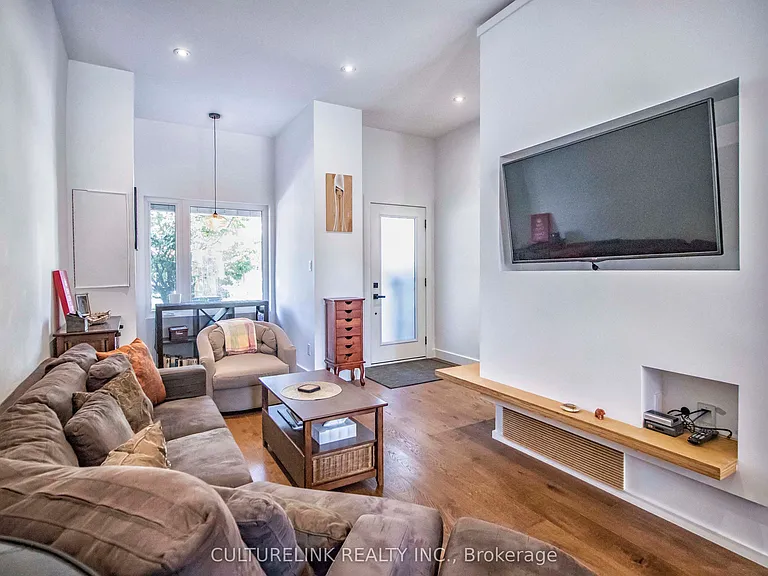 121 Montrose Ave #UPPER — Photo 3