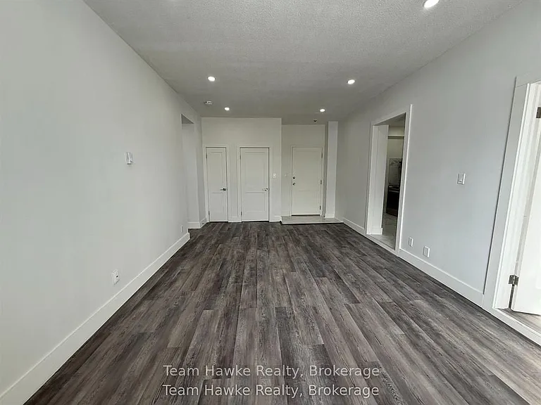 521 Bay St #13 — Photo 9