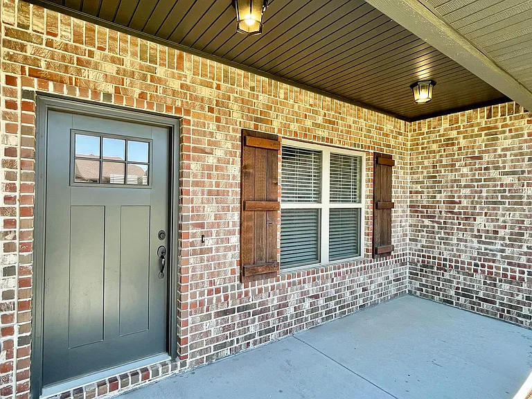 530 Captain Hopkins St — Photo 4